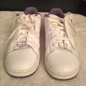 Preowned white leather Addidas